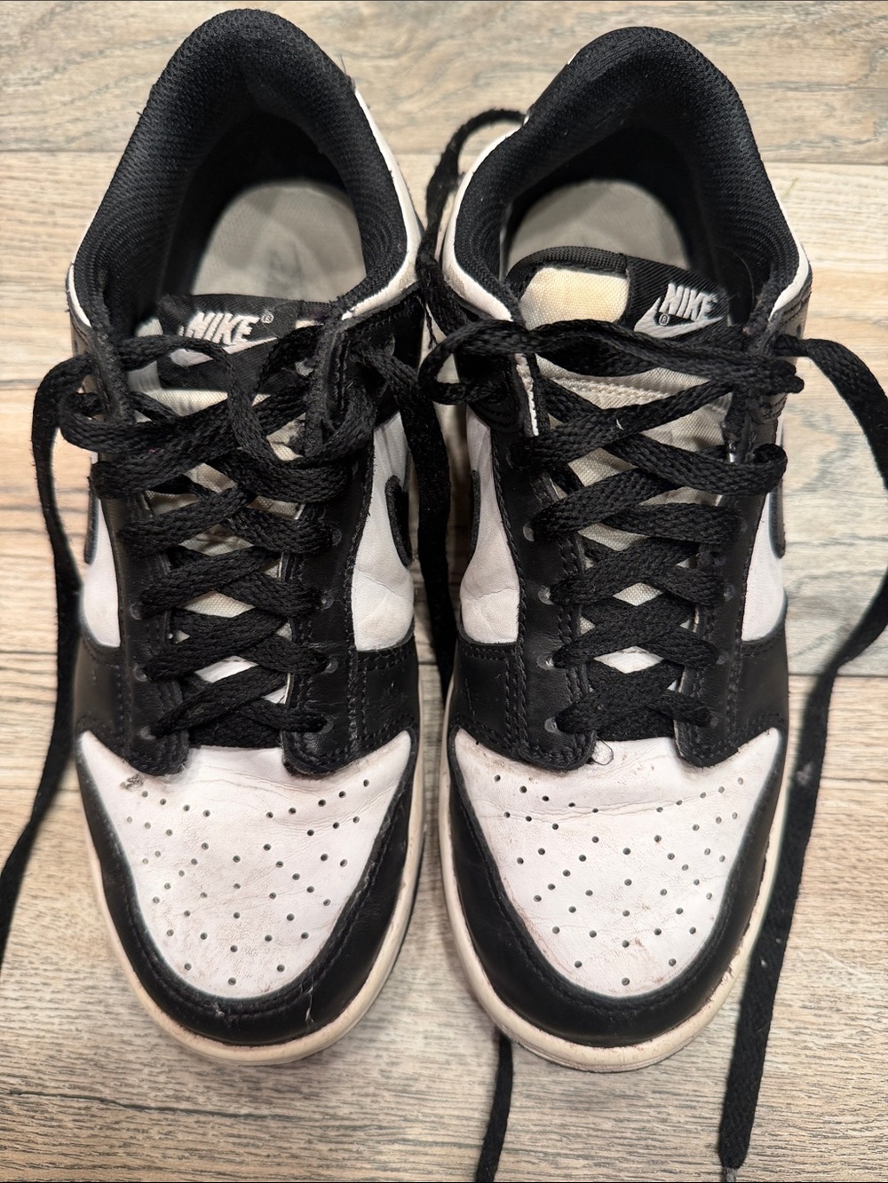Nike Men’s Black and White Low-Top Sneakers
